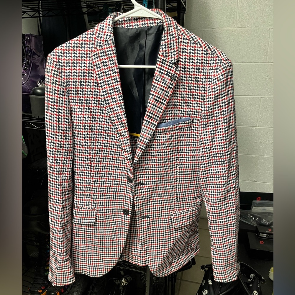 Zara men’s blazer size 36 USA. Barely worn great condition.